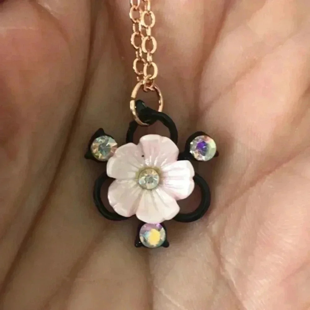Pretty Spring Floral Flower Antique Style Pendant Necklace 1 NWT